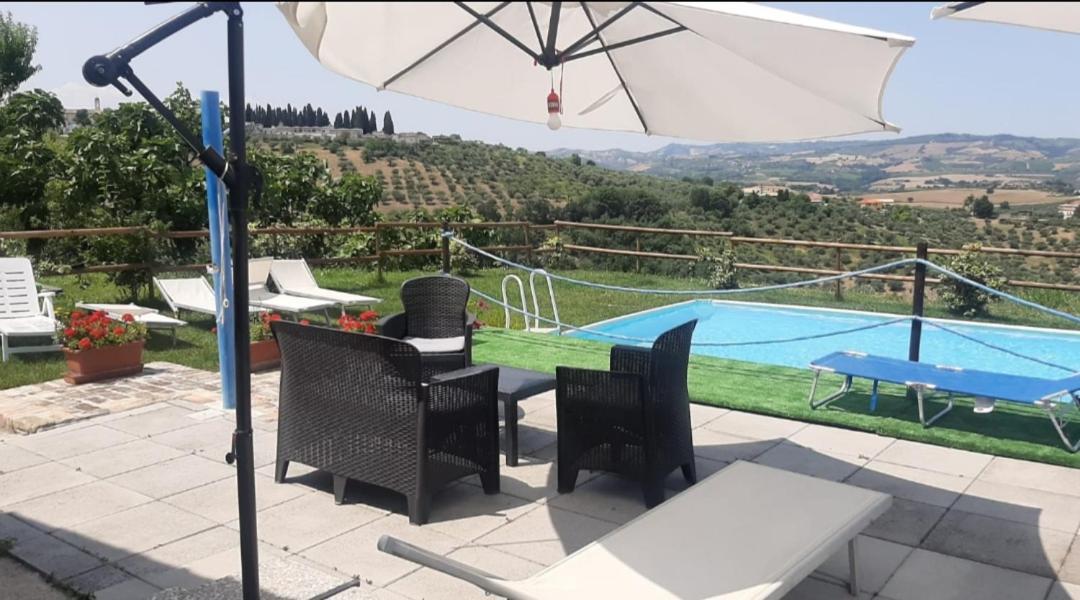B&B La Casa In Campagna Collecorvino Luaran gambar